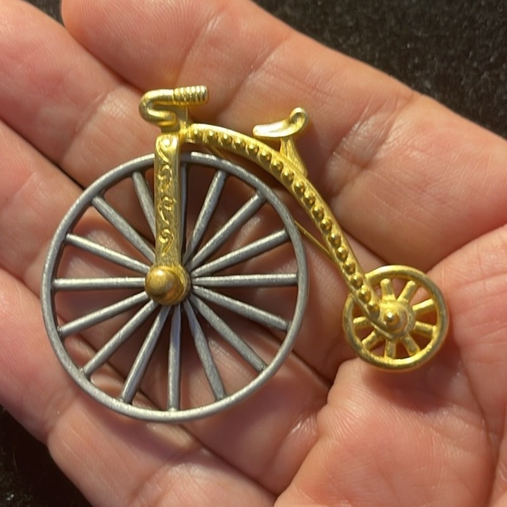 JJ Signed Old Fashioned Bicycle. MA - Picture 2 of 5